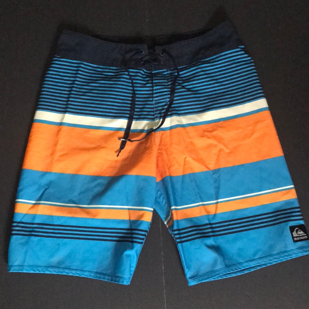 Size 32 Quicksilver Classic Board Shorts
